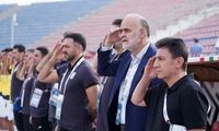 واکنش متفاوت نبی به سلام نظامی ملی‌پوشان 