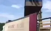 لحظه هولناک له شدن یک کارگر زیر یک سازه بتونی 