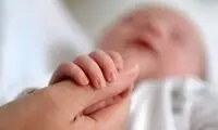 پاکسازی صورت یک کودک 2 ساله جنجالی شد 