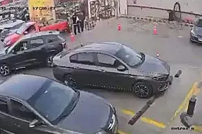 لحظه فرو رفتن پمپ‌بنزین در یک شکاف 15 متری