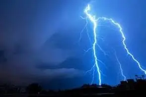 دو تصویر بی‌نظیر از رعد و برق دیشب تهران