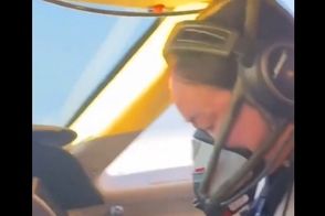 وضعیت ترسناک وقتی شیشه کابین خلبان می‌شکند!