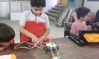 تصاویری غم‌انگیز از کیان پیرفلک در حال ساخت ربات