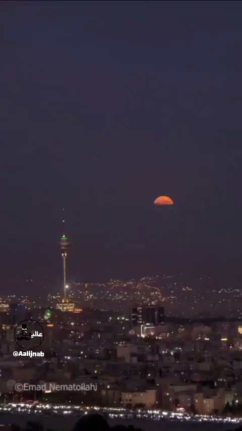 ببینید: طلوع اَبَر ماه کامل بر فراز شهر تهران