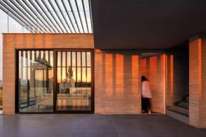 معماری خاص و متفاوت این ویلا در کرج جلب توجه کرد