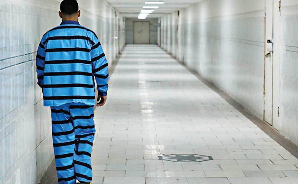 یک زندانی در زندان از پایان‌نامه ارشدش دفاع کرد