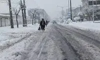 واکنش شاد و دیدنی مردم رشت به بارش برف