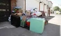 قاب غم‌انگیز از یک خانواده مستاجر در گوشه خیابان