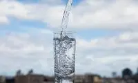کشف جدید درباره خوردن روزانه 8 لیوان آب
