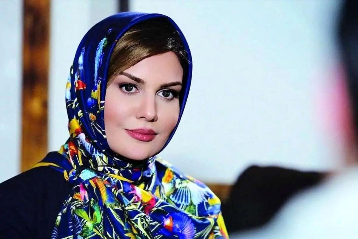   عکسی که از رز رضوی در صحنه تئاتر وایرال شد 