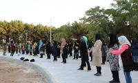 عکسی از ورزش صبحگاهی یک زن در دهه هفتاد که پربازدید شد