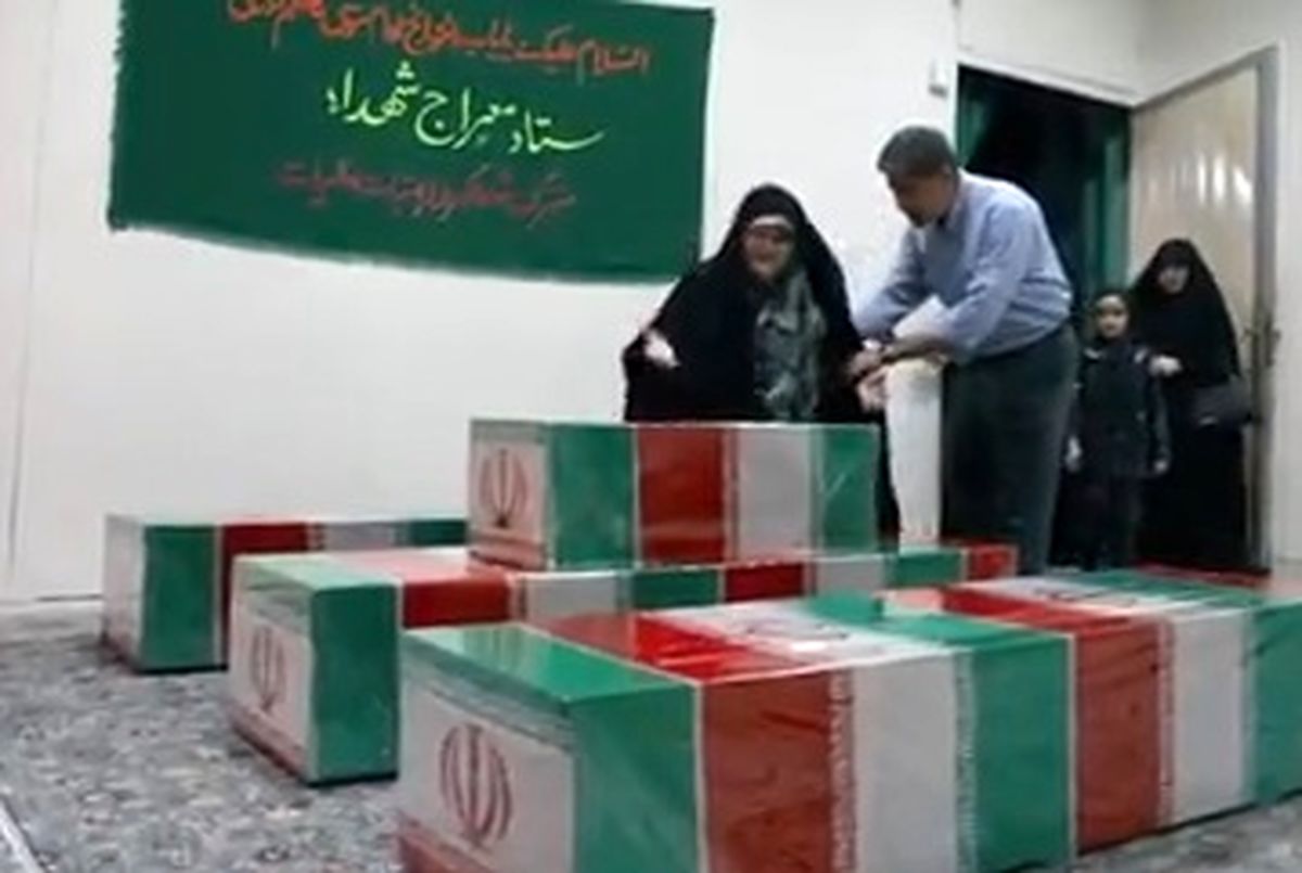 لحظاتی از وداع خانواده‌های شهدای حمله اسرائیل