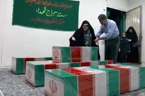 لحظاتی از وداع خانواده‌های شهدای حمله اسرائیل 