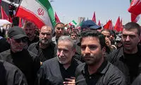 حمله تندروها به عراقچی در مراسم تشییع