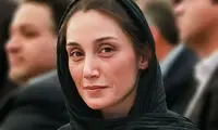 دو قاب از هدیه تهرانی ۲۶ ساله در روزهای قرمز