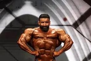 شوخی جالب مجری تلویزیون با بدن هادی چوپان