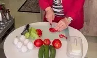 این خانم با آموزش ساندویچ نان و پنیر سوژه خنده مردم شد
