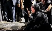 پیام همسر آرش میراحمدی به مردم از مزار شوهرش