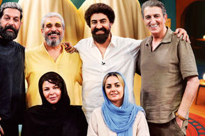 آوازخوانی بازیگر زن مشهور ایران با چند مرد در یک برنامه 