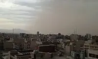ویدئویی از وزش شدید باد و رعد و برق در تهران