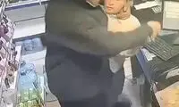 حمله وحشیانه یک پیرمرد به یک دختر جوان با چاقو!