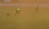 مامور نیروی انتظامی، حسین حسینی را زمین زد