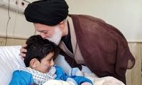 عیادت فرزندان رهبر انقلاب از مجروحان لبنانی