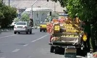 عکس پیرمرد میوه فروشی که حالتان را خوب می‌کند