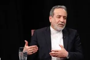 تصویر جالب از هواپیمای عراقچی در فرودگاه سن‌پترزبورگ
