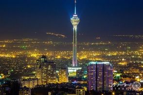 قاب دیدنی از ماه گرفتگی در کنار برج میلاد تهران