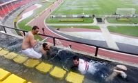 زمین فوتبال تبدیل به استخر شد! 