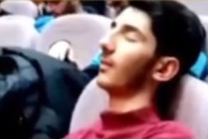 خواب عمیق یک دانشجو وسط سخنرانی جلیلی