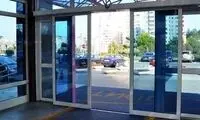 ابتکار جالب یک مغازه دار برای باز و بسته شدن درب مغازه اش