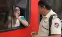 سرقت موبایل یک زن توسط پلیس!