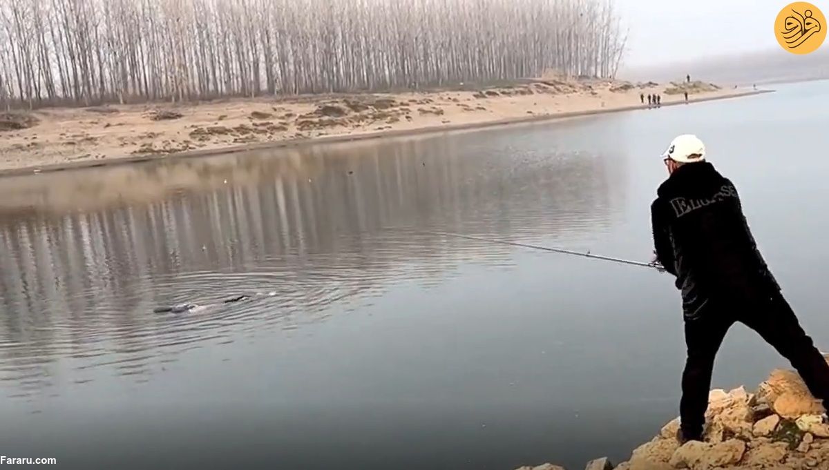 نجات دختر غرق شده با قلاب ماهیگیری!