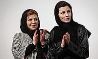 حضور بازیگر قبل از انقلاب در مراسم اکران طلاخون