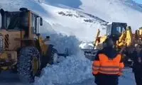 انباشت برف ۷ متری در یک گردنه!