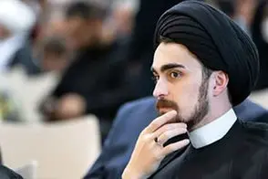 تصویری از احمد خمینی در میدان انقلاب تهران