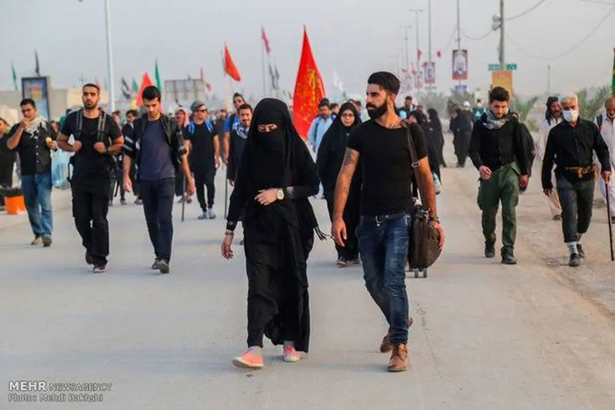 یک موکب در عراق به زائران آیفون ۱۷ صلواتی داد!