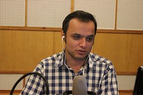 مجری صداوسیما، خواننده شد