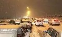 گرفتار شدن مردم در اتوبان کرج درپی‌ بارش برف