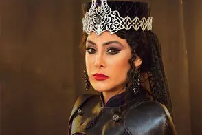 تصاویر تازه از آزاده صمدی با یک لباس حماسی