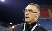 پیشکسوت اینتر تمام قد پشت طارمی ایستاد