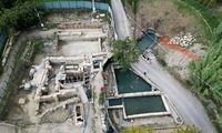 کشف مارهای 2 هزارساله در زیر حمام مقدس