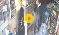 واکنش یک فروشنده به درخواست دختران بی‌حجاب