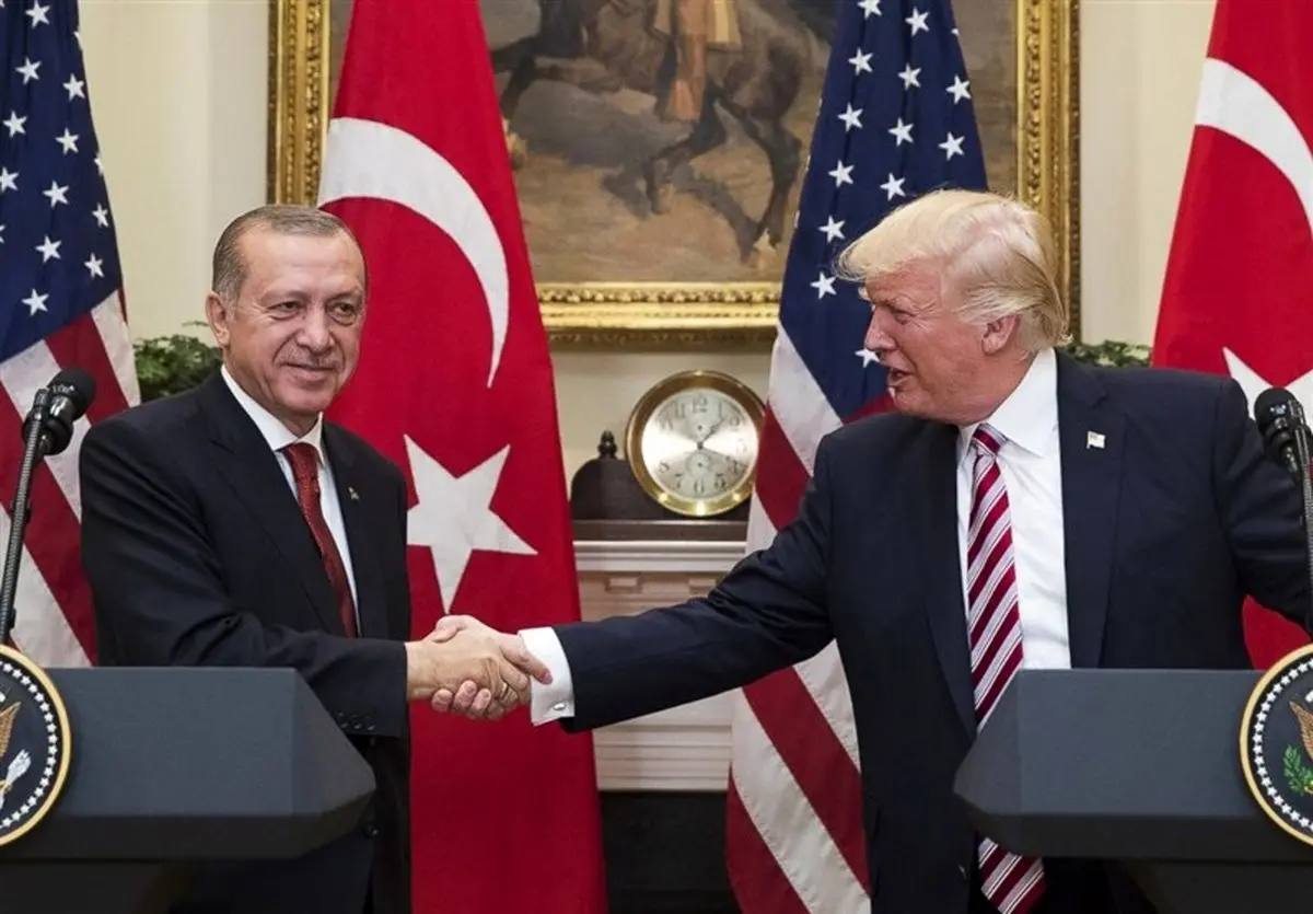 ترکی صحبت کردن ترامپ با افسران تشریفات ترکیه!