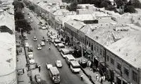 عکسی از زباله‌ ها و کودکان در تهران ۱۳۵۲