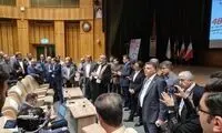 ممانعت از ورود به یک مراسم رسمی به دلیل «کراوات»!
