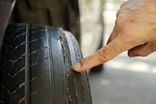 علائم هشداردهنده‌ی ترکیدن لاستیک خودرو چیست؟