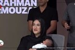 ویدئویی احساسی از تبریک همسر رحمان عموزاد همراه با نوزادشان
